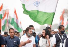 Swara Bhaskar Instagram - Joined @bharatjodo yatra today & walked with @rahulgandhi .. The energy, commitment & love is inspiring! The participation & warmth of common people, enthusiasm of Congress workers & RG’s attention & care toward everyone & everything around him is astounding! ✊🏽🇮🇳💛✨ @incindia . Photographer: @_jaiswalashish Ujjain