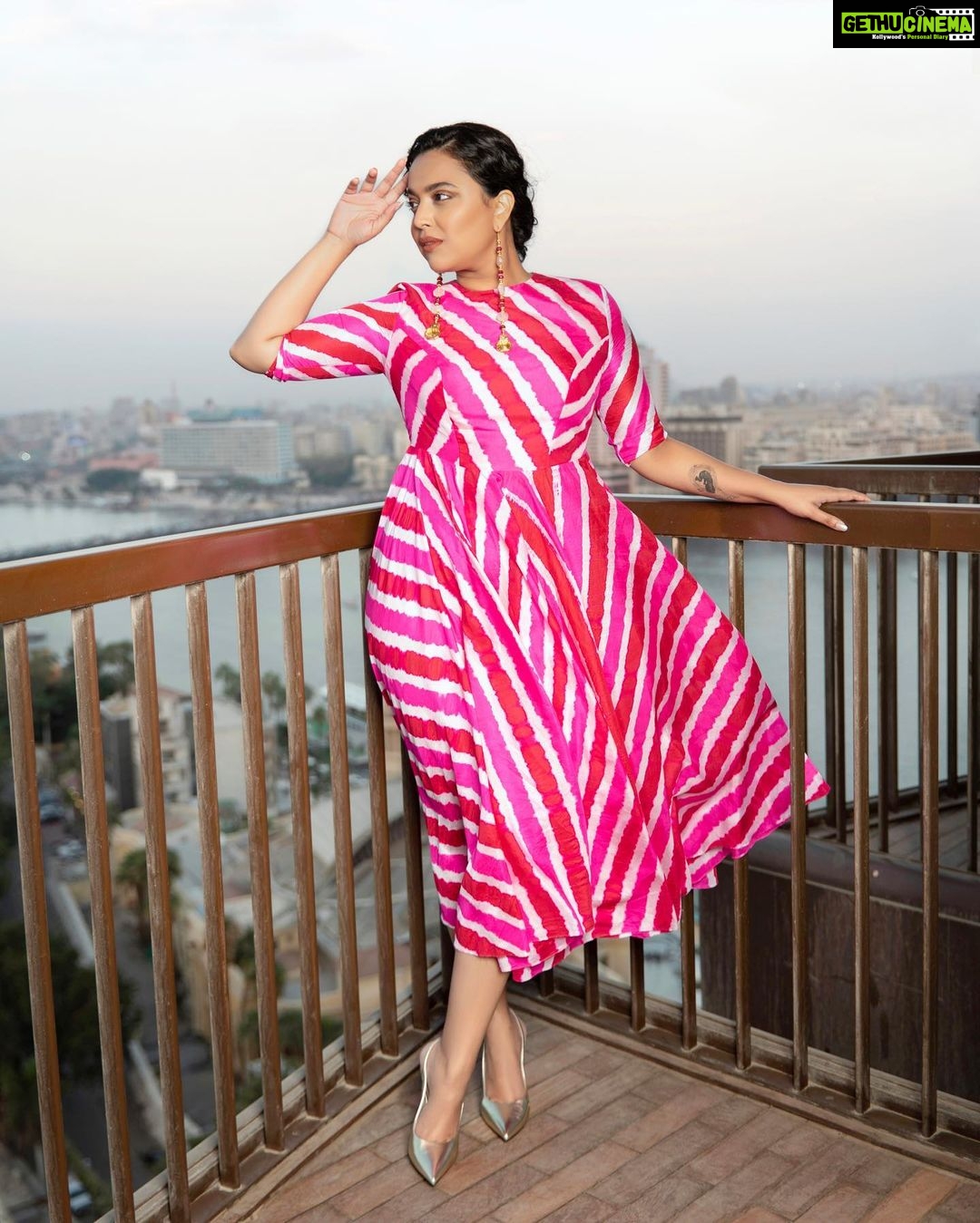 Swara Bhaskar Instagram - La vie en rose! 💞🌸 . Outfit and jewellery: @abujanisandeepkhosla Heels: @charleskeithofficial . Styled by: @prifreebee @a.bee.at.work Photographs: @ahmedsami_photography Hair : @antergallactic Make-Up: @makeupbyyaramaziad @lancomepopup Fashion Assistant: @v4nyav3rma Cairo, Egypt