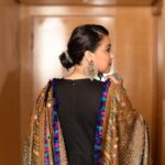 Swara Bhaskar Instagram - . @abujanisandeepkhosla capturing the vibrancy of Bandhini, the mystery of black, the grace of cotton, and the rhythm of Indian silouhettes all in this gorgeous Anaarkali! Love! 🖤✨ . At the event - ‘Rethinking Refugees: Azadi to Co-exist’ hosted by @theazadiproject @rethinking_refugees @afmadras . Outfit : @abujanisandeepkhosla Necklace: @sangeetaboochra @minerali_store #delhi Bangles and ring: @teejhindia . Styled by: @prifreebee @a.bee.at.work Photographs: @ahmedsami_photography Hair : @antergallactic Make-Up: @makeupbyyaramaziad @lancomepopup Fashion Assistant: @v4nyav3rma Alliance Française of Madras