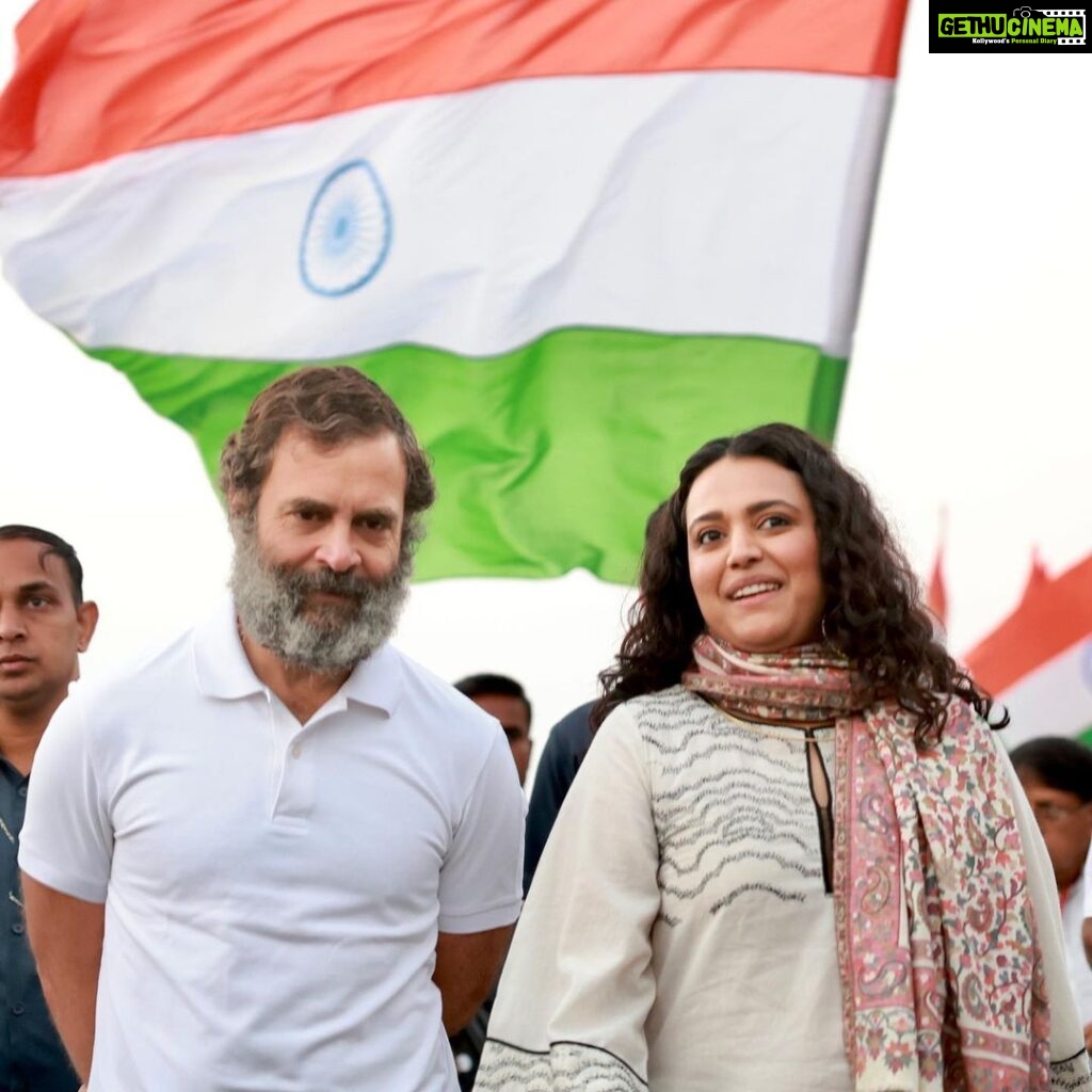 Swara Bhaskar Instagram - Joined @bharatjodo yatra today & walked with @rahulgandhi .. The energy, commitment & love is inspiring! The participation & warmth of common people, enthusiasm of Congress workers & RG’s attention & care toward everyone & everything around him is astounding! ✊🏽🇮🇳💛✨ @incindia . Photographer: @_jaiswalashish Ujjain