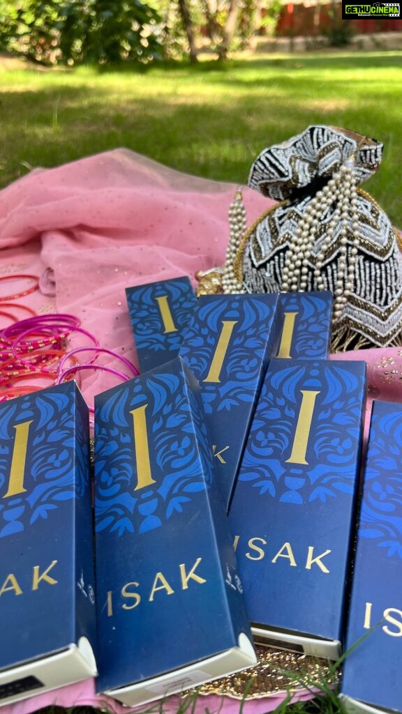 Swara Bhaskar Instagram - ISAK Fragrances: A heady and uplifting blend of aromas as diverse as Oudh, Jasmine, Musk, Cedarwood, Vetiver, Citrus, melon, lemon, rosemary and so many more that result in fragrances that linger with an exotic and magical aura. My favourite fragrances from @isakfragrances are ‘Cosmic Dance’ and ‘Top of the World’ Thank you Vidushi and ISAK for all the fragrant love you gave us for our wedding.. 💖 As Bashir Badr saab put it, “Mehek rahi hai zamin chaandni ke phulon sey, Khuda kisi ki mohabbat pe muskuraya hai.” 💕🌸 Peeps, enrich yourself with these divine artisanal fragrances ! Highly recommended and perfect for gifting!! 🥰💜 #ISAK #ishq #attar #ittar #artisanalfragrance #isakfragrances #lucknow #weddinggifts #swaadanusaar #swarabhaskar #swarabhasker #madeinindia #genderneutral #love #artisanal #handmade #notanad #gifted #collab Special thanks : @divyabatradas @quirksmithjewelry