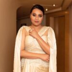 Swara Bhaskar Instagram - Finale Ready! All set for the closing ceremony of the 44th Cairo International Film Festival in #AbuSandeep of course ! ✨🌎💕 . Outfit : @abujanisandeepkhosla Ring: @anaash.in . Styled by: @prifreebee @a.bee.at.work Photographs: @ahmedsami_photography Hair : @antergallactic Make-Up: @makeupbyyaramaziad @lancomepopup Fashion Assistant: @v4nyav3rma Cairo Opera House