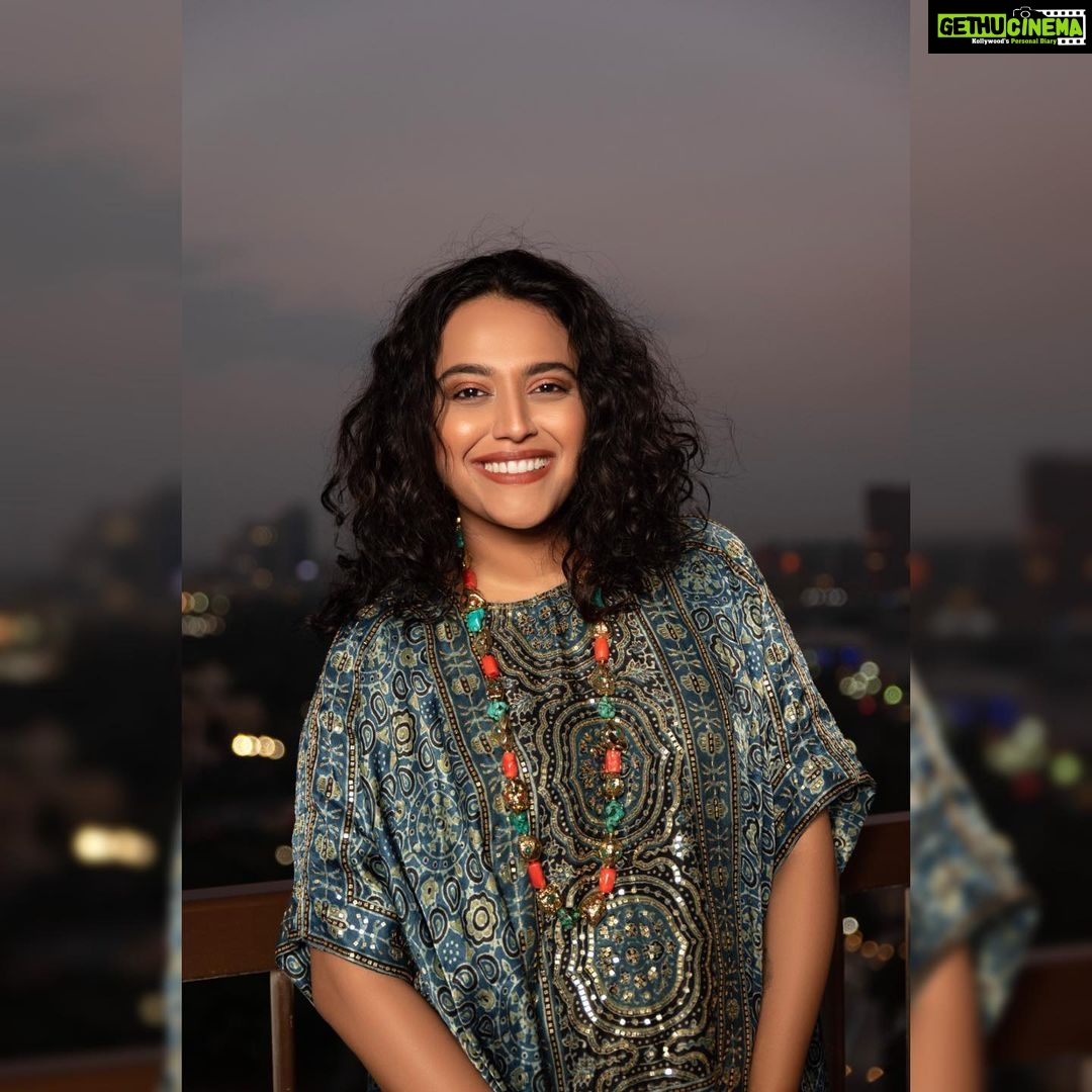Swara Bhaskar Instagram - Colours of the Nile in Ajrakh ππβ¨ . Outfit and necklace: @abujanisandeepkhosla Slides: @inochhiofficial . Styled by: @prifreebee @a.bee.at.work Photographs: @ahmedsami_photography Hair : @antergallactic Make-Up: @makeupbyyaramaziad @lancomepopup Fashion Assistant: @v4nyav3rma Nile River, Egypt