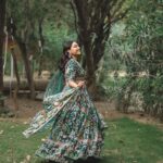 Swara Bhaskar Instagram – Like a Queen in green courtesy my fave @rahulmishra_7 … Giving @fahadzirarahmad also princely vibes! 💚💚💚 

Outfits: @rahulmishra_7
Jewellery: @khannajewellerskj
.
Styling: @a.bee.at.work @prifreebee
Make-Up: @makeupbypoojagosain
Hair : @lawangtamang95_delhei @anukaushikstudio 
Photographs: @tarunchawlaphotography Delhi दिल्ली