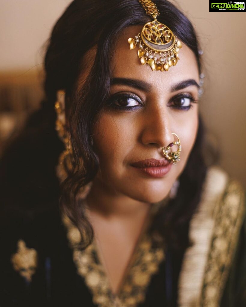 Swara Bhaskar Instagram - Swara on her Qawwali Night #SwaadAnusaar swipe till the end for a bonus photo! Outfit @heenakochharofficial Jewellery @khannajewellerskj Makeup @theblackchairstudio @snehajrathi Hair @antergallactic Photos @tarunchawlaphotography . . . #theblackchairstudio #qawwalinight #swarabhasker #swarabhaskar #heenakochhar #bridalmakeup #vizagmua #celebritybride #weddingmakeup #shaadi #wedmegoodsouth Delhi, India