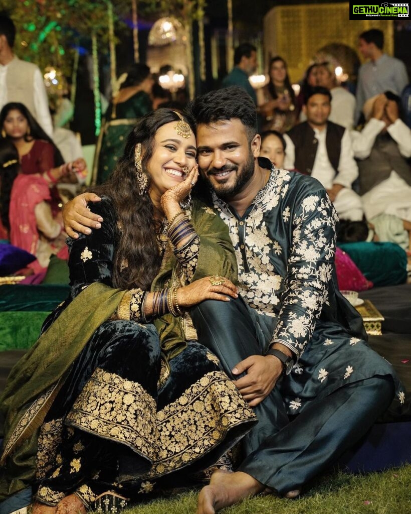 Swara Bhaskar Instagram - Yeh jo halka halka suroor hai! Qawwali Night at #SwaadAnusaar ✨ Photographs - @wedreel.in @gary_dean_taylor Outfits - @heenakochharofficial Jewellery - @khannajewellerskj Jhootis - @labelsanafazal