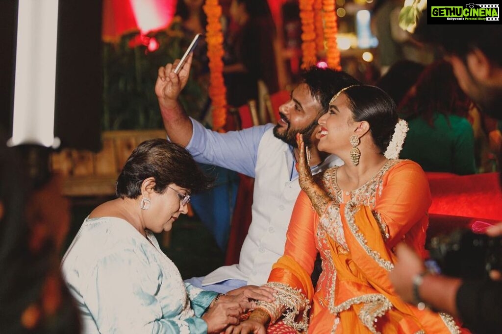 Swara Bhaskar Instagram - Mehendi Ki Raat, Sangeet Ke Saath! @fahadzirarahmad • #SwaadAnusaar Delhi, India