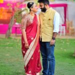 Swara Bhaskar Instagram - Music is the language of love. 🎶 ♥️ Carnatic vocal recital at the #SwaadAnusaar wedding festivities! • Saree by @raw_mango Makeup by @saracapela Hair by @stylistsony Delhi, India