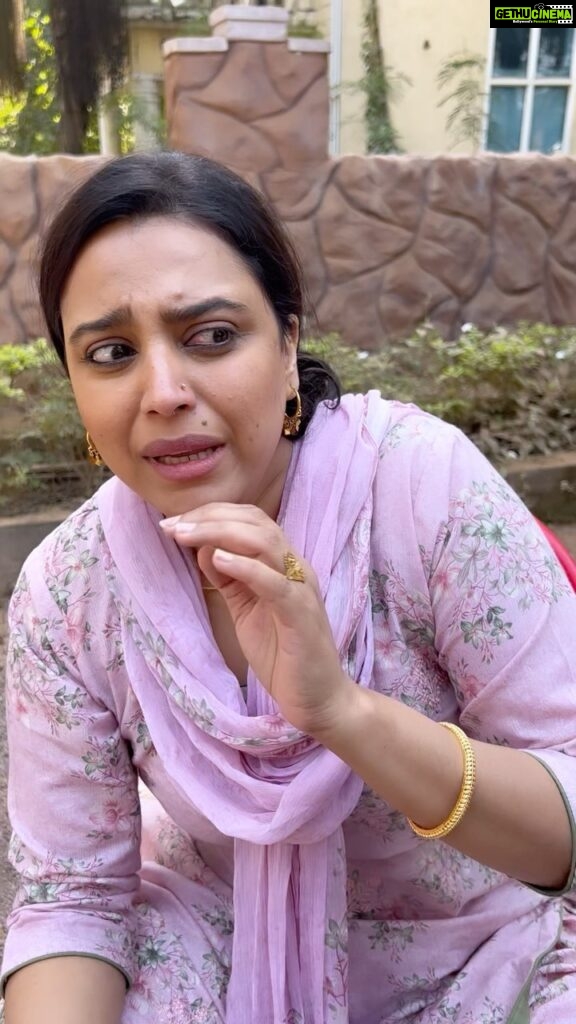 Swara Bhaskar Instagram - Nose Piercing Desi Style!!!! On set of #MrsFalani #DayOne ; I realise I should get my nose pierced for these roles! Here’s a peak into this rather torturous but swift procedure! Thanks to the local jeweller who came and did it. Enjoy my suffering ya’ll! 😬🤯😭 Chhattisgarh
