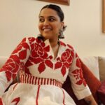 Swara Bhaskar Instagram – A year older, probably none the wiser, but a whole lot happier! 😍🤗🤓
Thank you for the wishes, greetings & kind words insta family! Sorry unable to respond individually to everyone.. but feeling so blessed and grateful to bask in the love of friends family & well wishers! 🙏🏽💖🙏🏽💖
Celebrating a special b’day with my fave peeps in my fave dress from @mohammed.mazhar.official & a delicious cheesecake from @cocobloom.in 🙏🏽💖