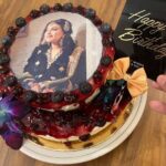 Swara Bhaskar Instagram - A year older, probably none the wiser, but a whole lot happier! 😍🤗🤓 Thank you for the wishes, greetings & kind words insta family! Sorry unable to respond individually to everyone.. but feeling so blessed and grateful to bask in the love of friends family & well wishers! 🙏🏽💖🙏🏽💖 Celebrating a special b’day with my fave peeps in my fave dress from @mohammed.mazhar.official & a delicious cheesecake from @cocobloom.in 🙏🏽💖