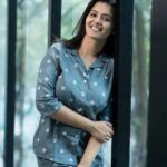 Swathishta Krishnan Instagram – Sunday’s n pyjamas 💙
.
.
.
.
Shot by @mikkie_photographhy 
Mua @vickys_makeup_room 
Location @tagercafe
