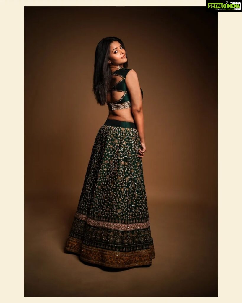 Swathishta Krishnan Instagram - For the bewitching bride-to-be! @savinidii_official ✨ Playful puff sleeves and detailed floral hand-embroidery converge across a bespoke and contrast-colored bridal lehenga choli. Radiant striped borders wrap around the arms and neckline, highlighting this wondrous design for the blushing bride-to-be. Inframe: @swathishta_krishnan Styling: @paviiiee_08 Makeup: @chisellemakeupandhair Jewellery: @mspinkpantherjewel Photography: @gilbertphotographer #lehengacholi #bridallehengas #lehenga #handembroidery #savinidiibride #bridalwear #savinidii #bride #fashion #wedding #bridal #southindianweddings #bridetobe #onlineshopping #bridallehenga #ethnicwear #designer #weddinginspiration #designerwear #bridalfashion #bridaldress #fashiondesigner #intricatedesign #lehengas #chennaidesigner #southindianbride