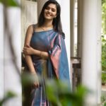 Swathishta Krishnan Instagram - 💙💙 . . . Beautiful saree from @swarnasaris Muah @mua_vijisharath loved ur work Jewellery @mspinkpantherjewel Location @phcafe.chennai Shot by @mikkie_photographhy