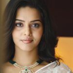 Swathishta Krishnan Instagram - White 🤍 . . . Wearing @wondrdiamonds Makeover @keerthana_makeupartistry Captured by @thatmadraskaran Saree @rubyafroz80 @_.rubeenavogueofficial._ . . . #somemajorthrowbacks