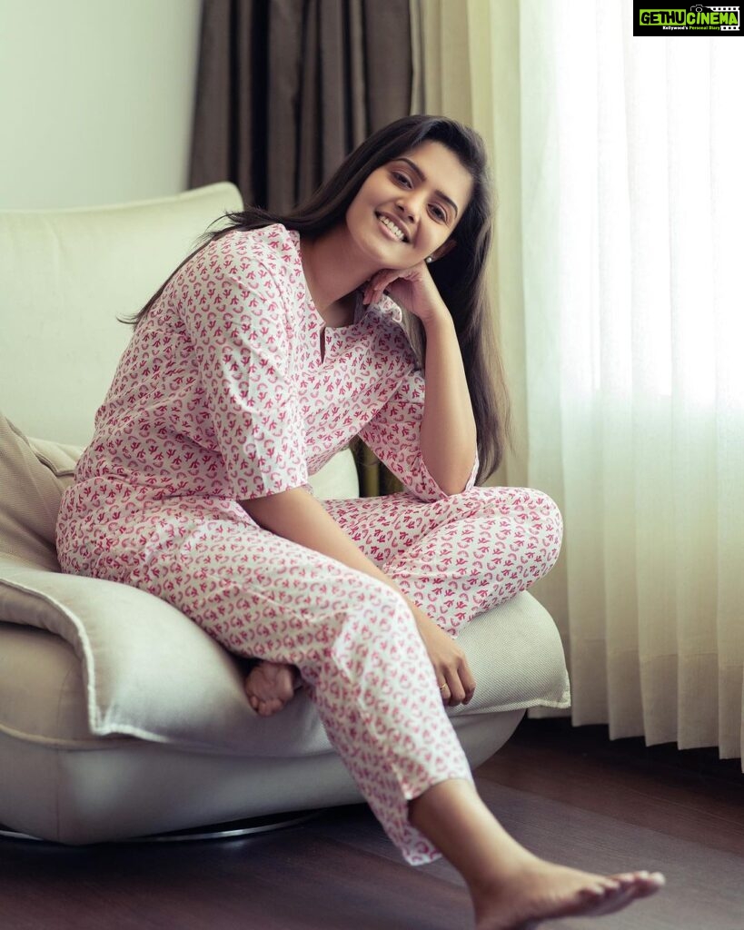 Swathishta Krishnan Instagram - Life is better in pyjamas 💗 and it’s even more better if you wear @demozastores . . . . Shot by @mikkie_photographhy Mua @vickys_makeup_room Shot at @clarion_hotel_president