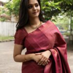 Swathishta Krishnan Instagram - Sorry -its Saree again ❤️ Happy valentine's day everyone ❤️ . . . . .Beautiful saree from @swarnasaris Muah @mua_vijisharath loved ur work Jewellery @mspinkpantherjewel Location @phcafe.chennai Shot by @mikkie_photographhy