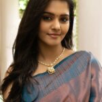 Swathishta Krishnan Instagram - 💙💙 . . . Beautiful saree from @swarnasaris Muah @mua_vijisharath loved ur work Jewellery @mspinkpantherjewel Location @phcafe.chennai Shot by @mikkie_photographh