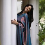 Swathishta Krishnan Instagram - 💙💙 . . . Beautiful saree from @swarnasaris Muah @mua_vijisharath loved ur work Jewellery @mspinkpantherjewel Location @phcafe.chennai Shot by @mikkie_photographhy
