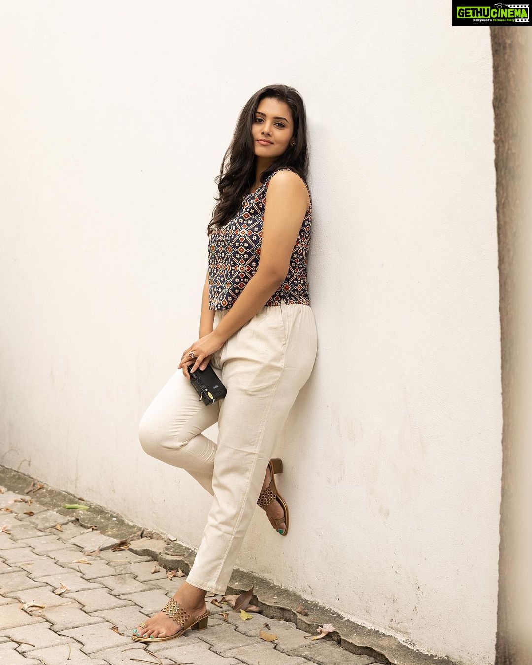Swathishta Krishnan Instagram - Summering @demozastores . . . @mikkie_photographhy @kirthana_mua