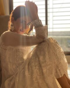 Swati Kapoor Instagram - New video is up on Hipi. Check it out now 💕

Link in bio.
