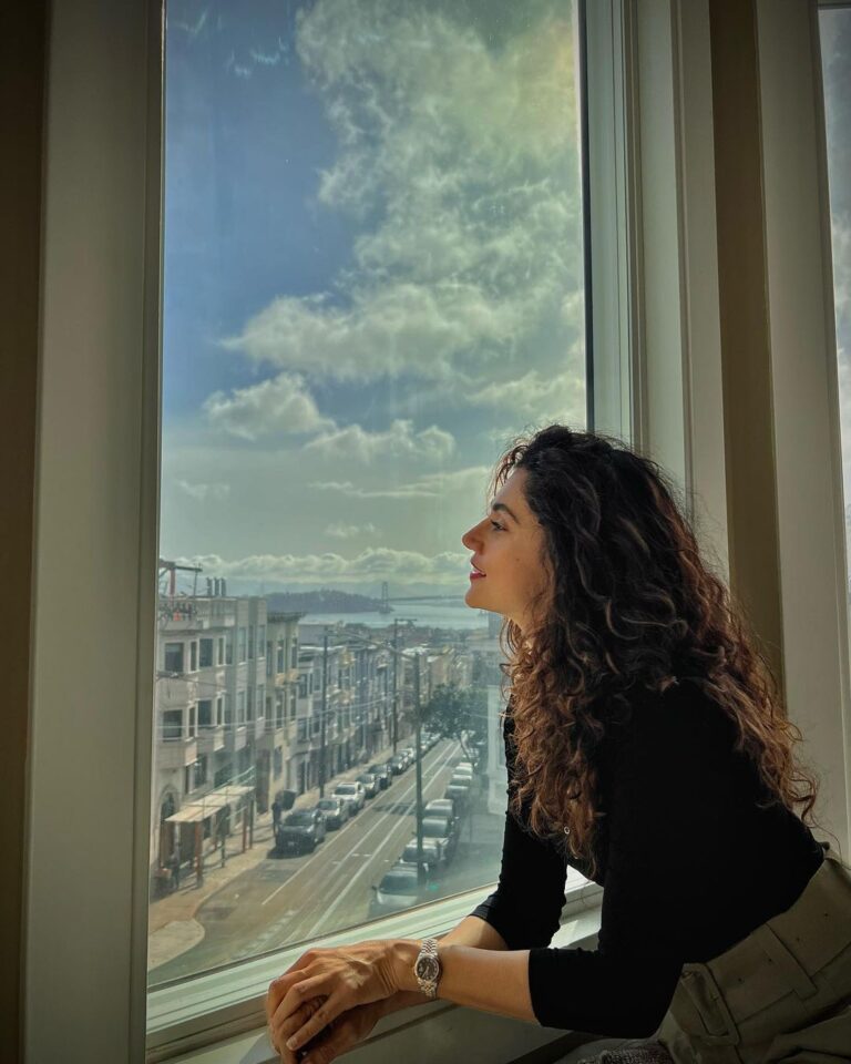 Taapsee Pannu Instagram - A month long holiday, travelling is happiness but making yourself feel like at home on these trips makes me happiest. New York-San Francisco-Los Angeles-Las Vegas-San Diego-Miami #FeelAtHome #AirbnbPartner Thank you @airbnb