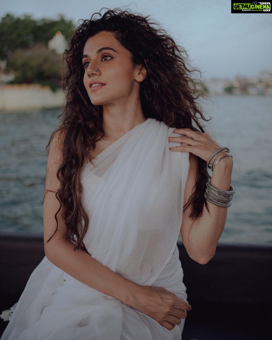 Taapsee Pannu Instagram - Haaye ni Munda lambda da….