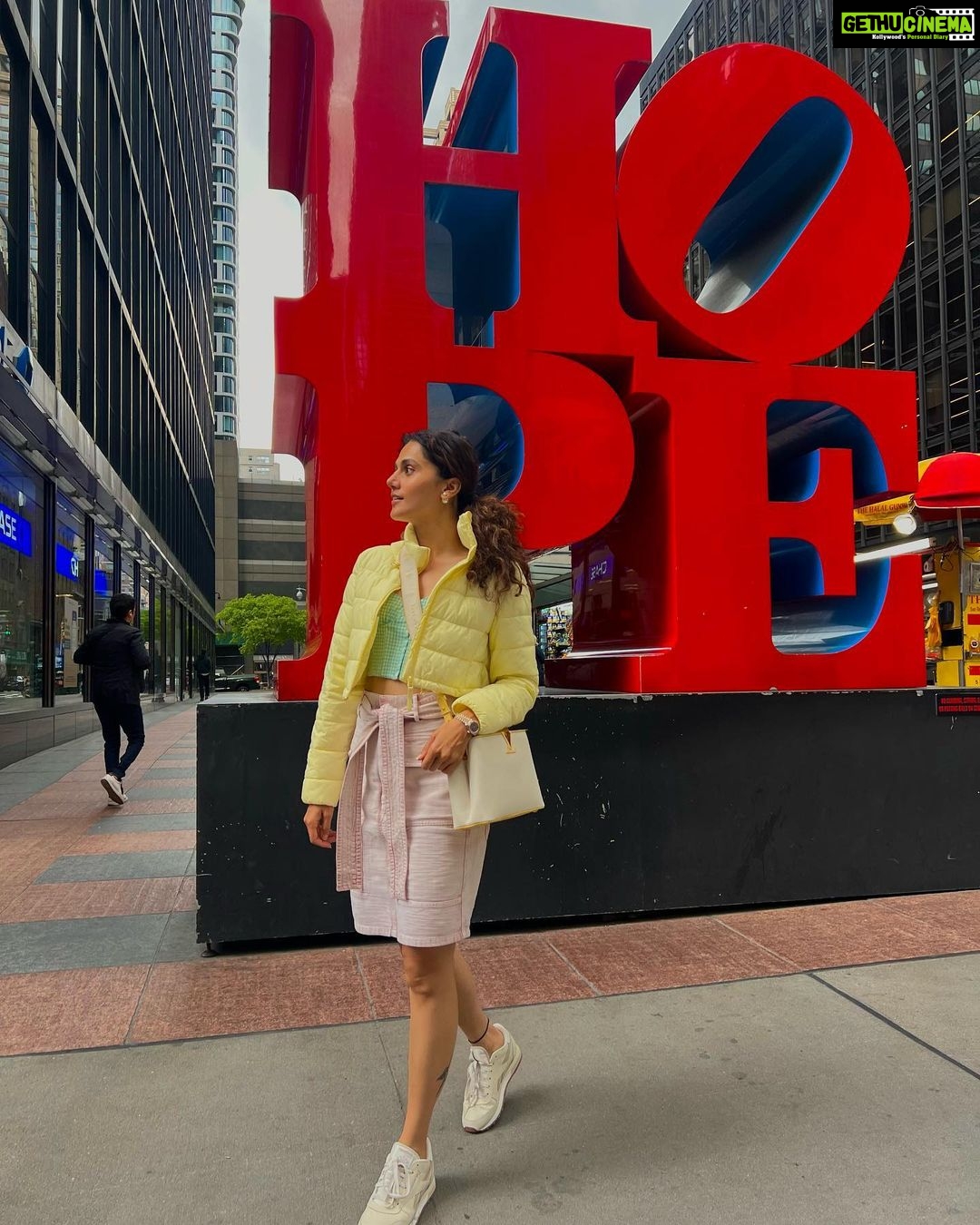Taapsee Pannu Instagram - These streets will make you feel brand new Big lights will inspire you Let's hear it for New York New York New York