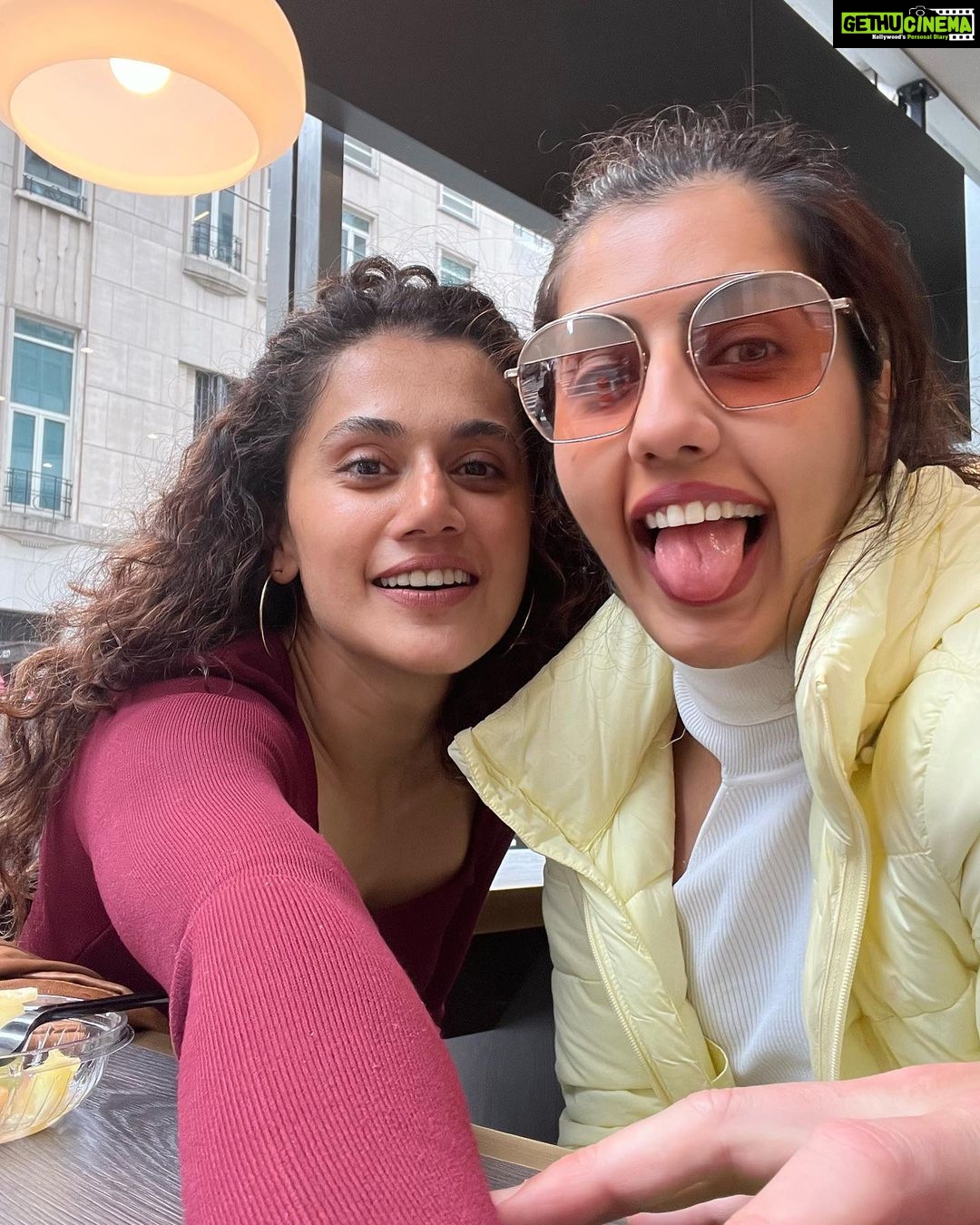Taapsee Pannu Instagram - These streets will make you feel brand new Big lights will inspire you Let's hear it for New York New York New York