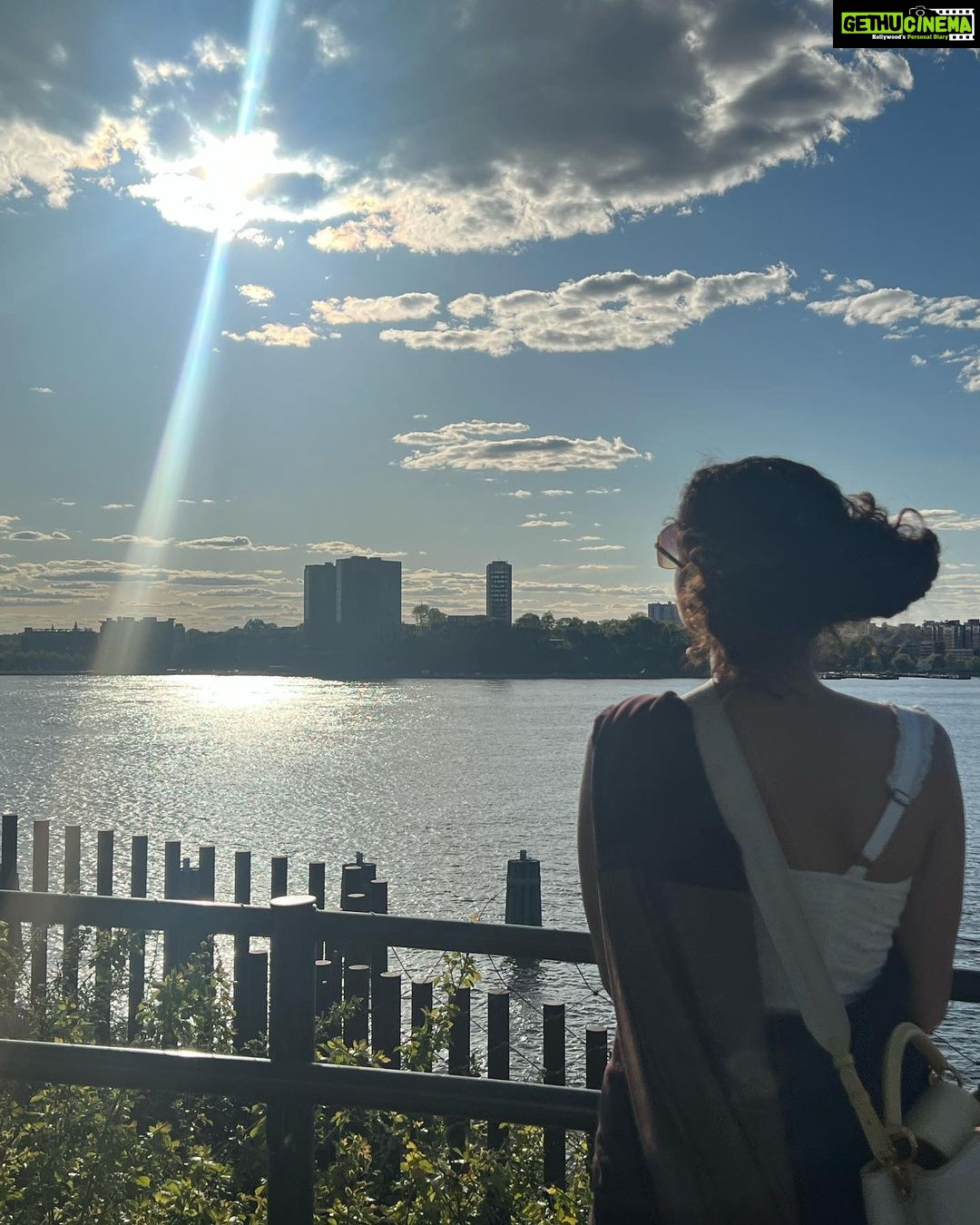 Taapsee Pannu Instagram - These streets will make you feel brand new Big lights will inspire you Let's hear it for New York New York New York