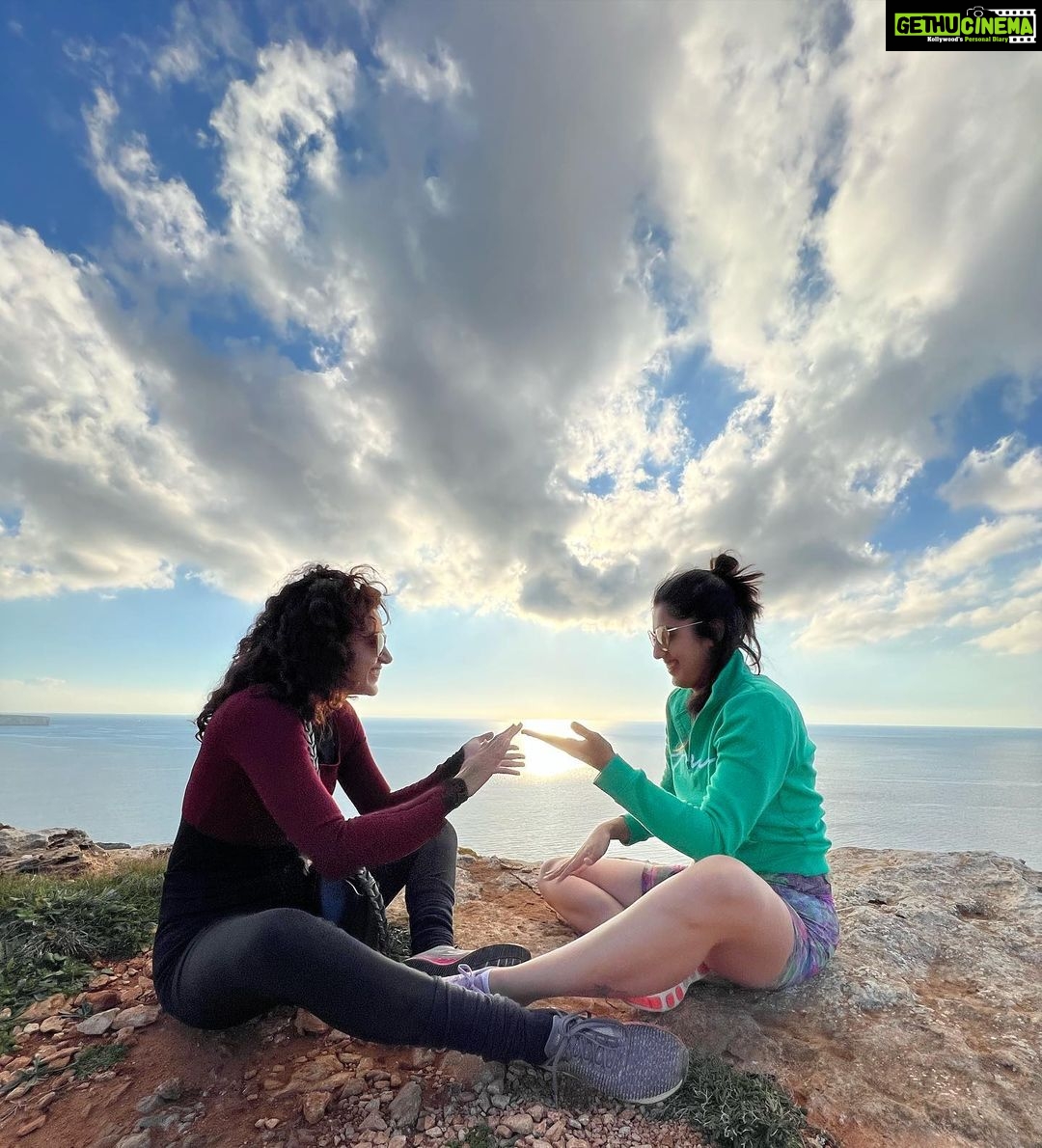 Taapsee Pannu Instagram - To my first… forever….. to many more sunrise n sunsets together… Happy Birthday Puchi! My 8 and my favourite !