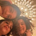 Taapsee Pannu Instagram - 10 years….. A lot has changed. But in these pictures r a few things that haven’t. We had to catch up on a lot of madness and @theleelapalaceudaipur thank you for making this time even more special and memorable. @mani_bhatia89 @jk_bosslady @theleela #theleelapalaceudaipur #theleela #palacebythelake #luuxuryliving The Leela Palace Udaipur