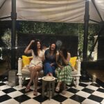 Taapsee Pannu Instagram - 10 years….. A lot has changed. But in these pictures r a few things that haven’t. We had to catch up on a lot of madness and @theleelapalaceudaipur thank you for making this time even more special and memorable. @mani_bhatia89 @jk_bosslady @theleela #theleelapalaceudaipur #theleela #palacebythelake #luuxuryliving The Leela Palace Udaipur