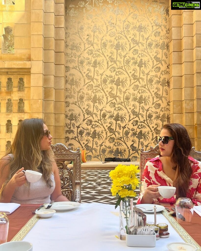 Taapsee Pannu Instagram - 10 years….. A lot has changed. But in these pictures r a few things that haven’t. We had to catch up on a lot of madness and @theleelapalaceudaipur thank you for making this time even more special and memorable. @mani_bhatia89 @jk_bosslady @theleela #theleelapalaceudaipur #theleela #palacebythelake #luuxuryliving The Leela Palace Udaipur