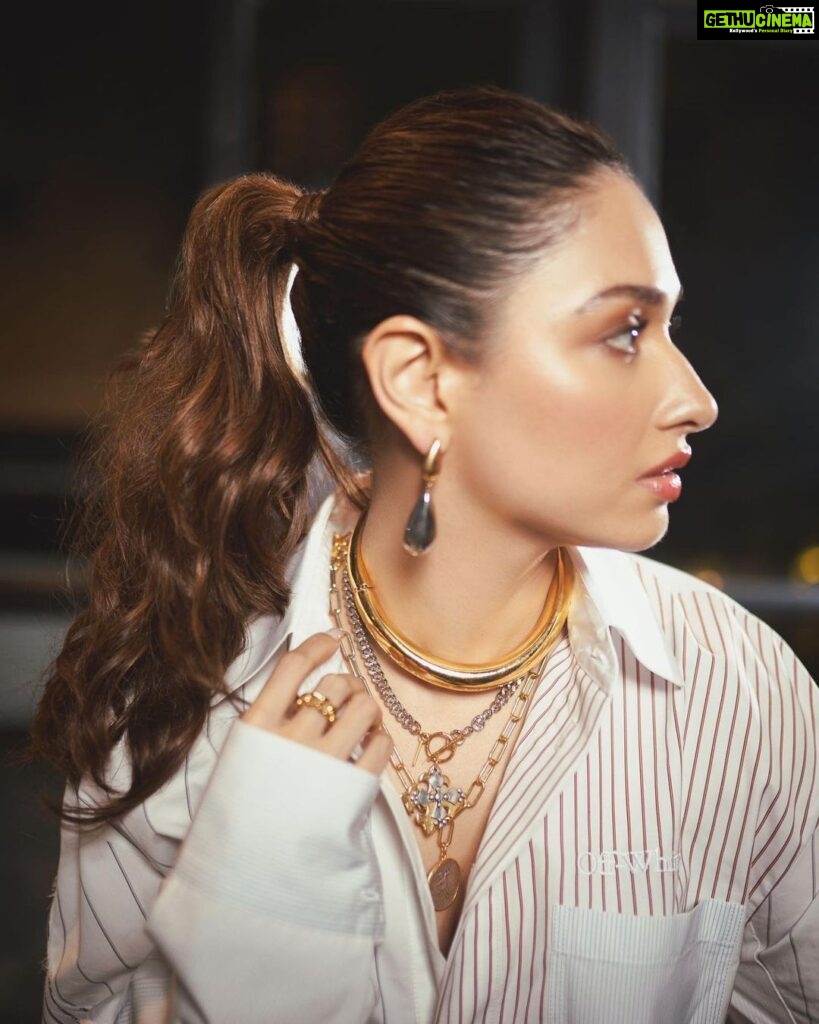 Tamannaah Instagram - Crop it like it’s hot 🤍🤍🤍 Outfit: @off___white @giuseppedimorabito_official Jewelry: @misho_designs @gabyray @ishhaara Styled by: @shaleenanathani Assisted by: @vasudhaguptaa Hair: @hairbyseema assisted by @aryan.mhatre07 Makeup: @savleenmanchanda Assisted by: @anushkajainn__ Shot by: @pixel.exposures @vidhigodha Digital team: @59thparallel