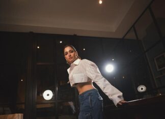 Tamannaah Instagram - Crop it like it’s hot 🤍🤍🤍 Outfit: @off___white @giuseppedimorabito_official Jewelry: @misho_designs @gabyray @ishhaara Styled by: @shaleenanathani Assisted by: @vasudhaguptaa Hair: @hairbyseema assisted by @aryan.mhatre07 Makeup: @savleenmanchanda Assisted by: @anushkajainn__ Shot by: @pixel.exposures @vidhigodha Digital team: @59thparallel