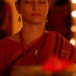 Tamannaah Instagram - Who can caption the divine? Basking in the grace of Goddess Linga Bhairavi ❤️❤️❤️ Watch the full video on YouTube from the link in my bio. #YantraCeremony #ItsDevisBirthday #13AuspiciousYears #LingaBhairavi
