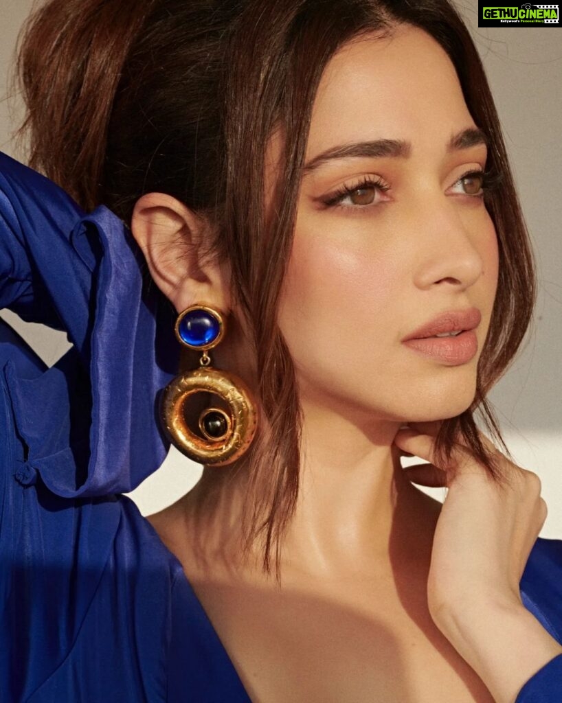 Tamannaah Instagram - 💙💙💙#ELLEGraduates2022 Outfit: @gnama.in Jewelry: @viangevintage @zariinjewelry Heels: @louboutinworld Styled by: @shaleenanathani Assisted by: @vasudhaguptaa Makeup: @savleenmanchanda Assisted by: @anushkajainn__ Hair: @tinamukharjee Photographed by: @vaishnavpraveen @thehouseofpixels Reputation Management: @media.raindrop