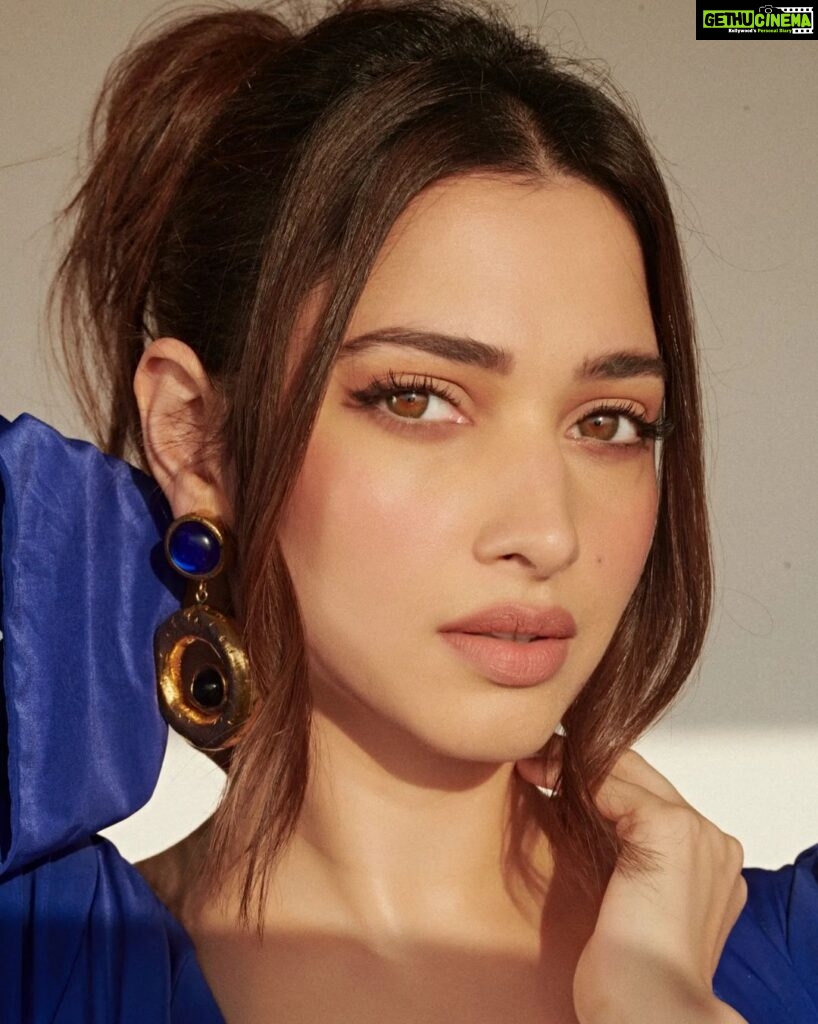 Tamannaah Instagram - 💙💙💙#ELLEGraduates2022 Outfit: @gnama.in Jewelry: @viangevintage @zariinjewelry Heels: @louboutinworld Styled by: @shaleenanathani Assisted by: @vasudhaguptaa Makeup: @savleenmanchanda Assisted by: @anushkajainn__ Hair: @tinamukharjee Photographed by: @vaishnavpraveen @thehouseofpixels Reputation Management: @media.raindrop