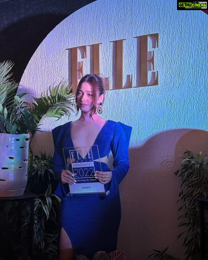 Tamannaah Instagram - ‘Mould Breaker’ and a graduate all in a day ……… Hows your Sunday going ? 😋 #ellegraduates @elleindia ❤️❤️❤️