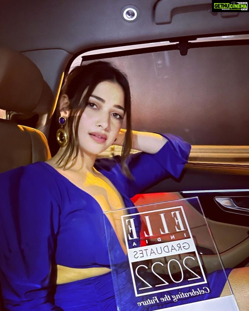 Tamannaah Instagram - ‘Mould Breaker’ and a graduate all in a day ……… Hows your Sunday going ? 😋 #ellegraduates @elleindia ❤️❤️❤️
