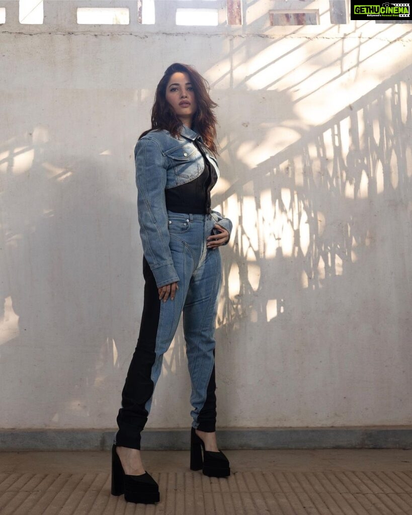 Tamannaah Instagram - Keep it basic... but better 💙💙💙 Outfit: @muglerofficial Jewellery: @thelinehq @tuula.jewellery Heels: @versace Styled by: @stylebyami Assisted by: @anoooooshka Hair & Makeup: @florianhurel Assisted by: @bhaktilakhani Photographer: @dinesh_ahuja