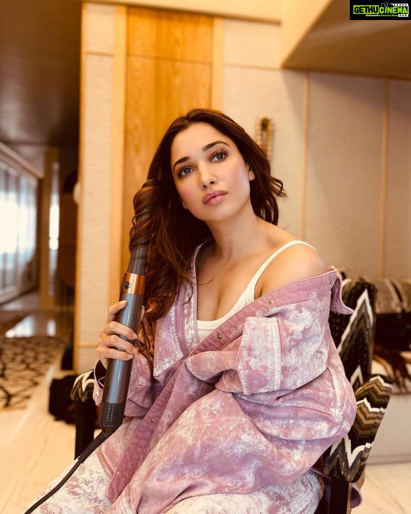 Tamannaah Instagram - Love me some soft curls, especially when I can achieve them without extreme heat with the new Dyson Airwrap. It has become better and more efficient with the re-engineered version.💗 @dyson_india #DysonIndia #DysonHair #DysonAirwrap #gifted