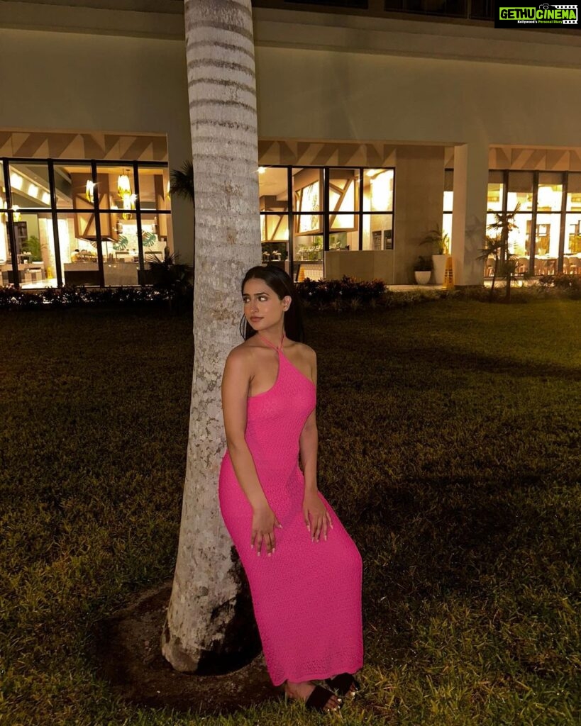 Tanu Grewal Instagram - pink is my favourite colour 💗
