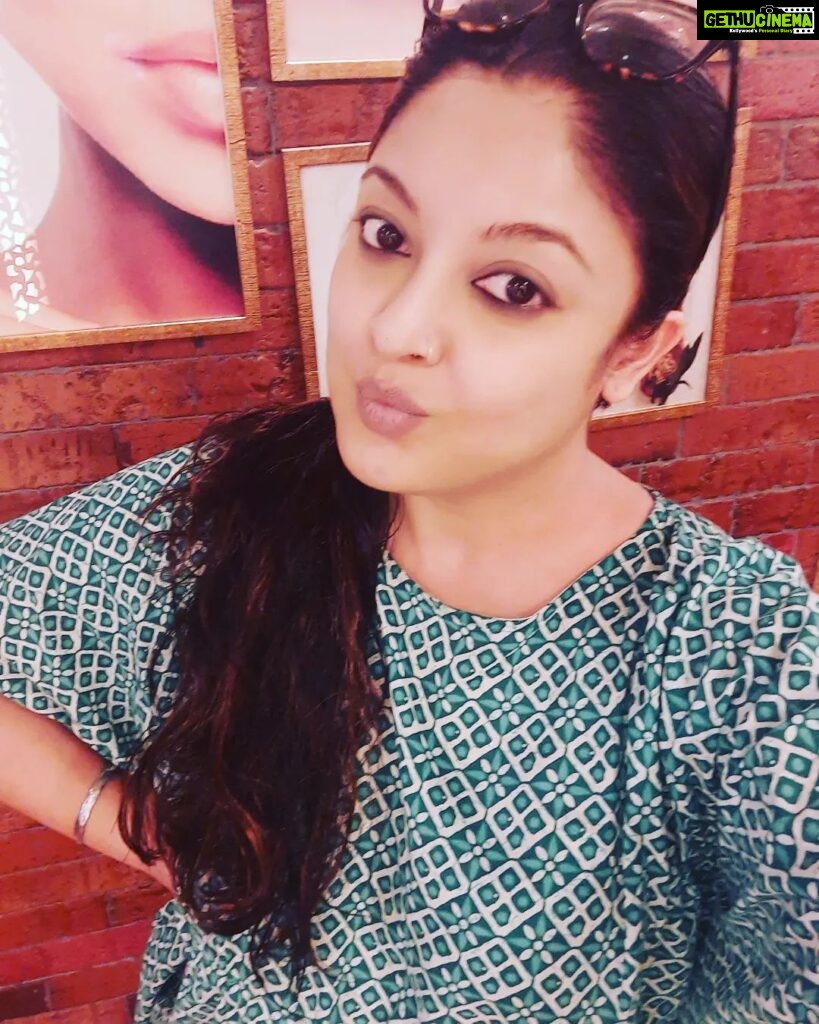 Tanushree Dutta Instagram - Hellos people!! Sleep tight & dream the dreamers dream with me...much love ❤️ xoxo