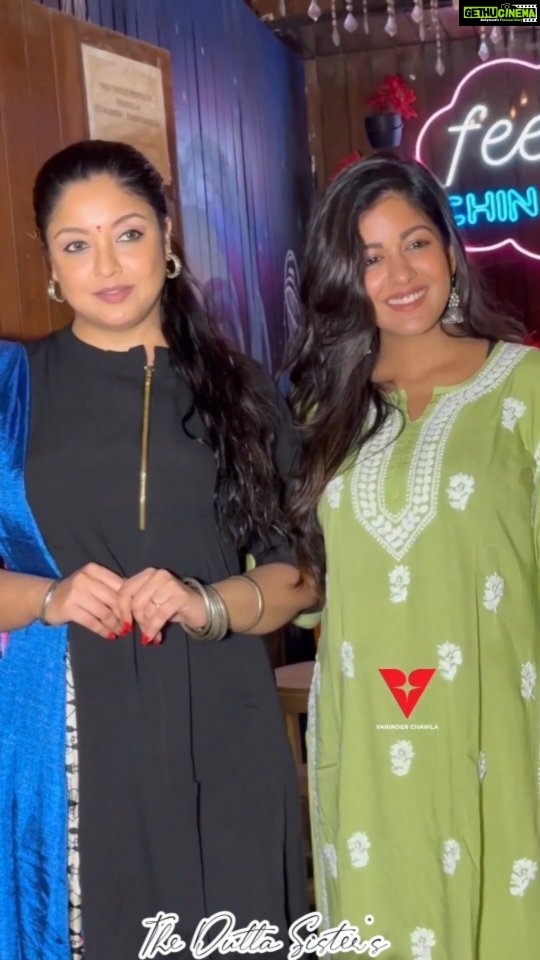 Tanushree Dutta Instagram - @iamtanushreeduttaofficial @ishidutta The Datta sister's ♥️ 💓 The bond of love. ♥️ ♥️ #tanushreedutta #ishitadutta #duttasisters #queentanushreedutta #tanushree_real_fan #bollywoodqueen