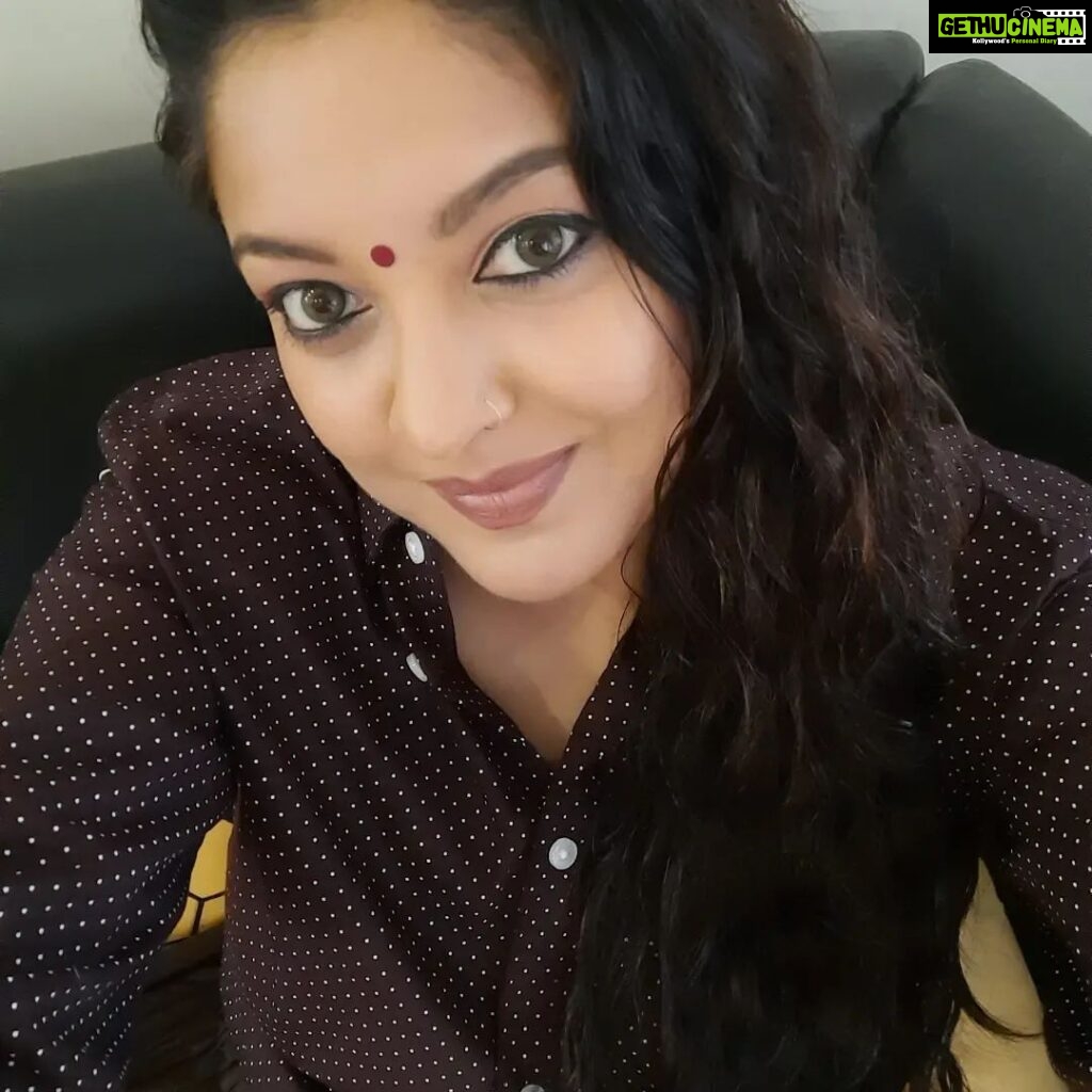 Tanushree Dutta Instagram - Hi, I figured how to go live on youtube!! Yay..Join me now as I livestream on @duttatanushree17