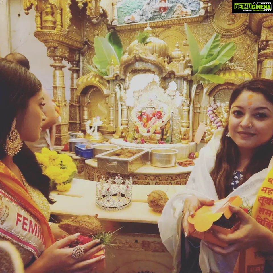 Tanushree Dutta Instagram - Taking blessings of baba Siddhivinayak! Siddhi Vinayak Temple ,prabhadevi , Mumbai