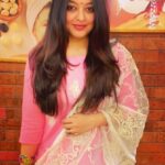 Tanushree Dutta Instagram - @iamtanushreeduttaofficial Undoubtedly our Unchanged Evergreen Beauty: Tanushree 🦋🦋 Aging in reverse order.. #tanushreedutta #queentanushreedutta #tanushree_real_fan