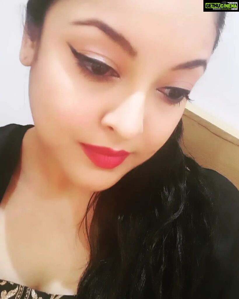 Tanushree Dutta Instagram - I support all those Sanatani dharm gurus & Hindu preachers who are calling for creation of Hindu Rashtra. I was also given this knowledge several times in a deep samadhi state that I usually go into while chanting the Hare Krishna Mahamantra. And im not even vegetarian.. imagine the miracle!! Infact, what I understood was that the Hindu religion being a minority in the world needs urgent preservative measures. The Jews have their own country so even though they are minority in world it ensures the survival of their spiritual lineage. Sanatan Dharma being very prone to religious conversions due to poverty, ignorance and other factors in India, must absolutely be safeguarded. If any other religion ever becomes a majority then all our rich spiritual heritage will surely be destroyed & lost forever. See what happened all over the world with ancient Pagan religions that existed before the advent of modern New age religions. The worship of Devi was abolished compleetely and monotheistic male dominated religions that don't believe in Karma took over. The result is the chaos that is evident.. Let me be clear that I love God in all forms..I have myself experienced God through many different religions. I have great love for the heads and creators of all major world religions & I guess..They love me too.. 😇 But I strongly believe that few of these religions are very aggressive about their mandate. Instead of trying to coexist peacefully in harmony with others they seek to diminish, conquer and demolish everything else in their way. This attitude is the core problem... Sanatan does not seek demolition of other faiths. It accepts. Sanatan Dharma believes in peacefull loving coexistence thus its the only religion that deserves to be the religion of the whole world. As all other religious expressions are allowed within Hinduism, creating Vasudevaya Kutumbakam/ Hindu Rashtra in the world will not hurt anybody. All major Sanatani Gods are either related to or devotees of other Gods. No one is trying to be the only one or better than the rest & thus they are forever humble and in love with another. This is how all humans must be...this is a good example to follow!!